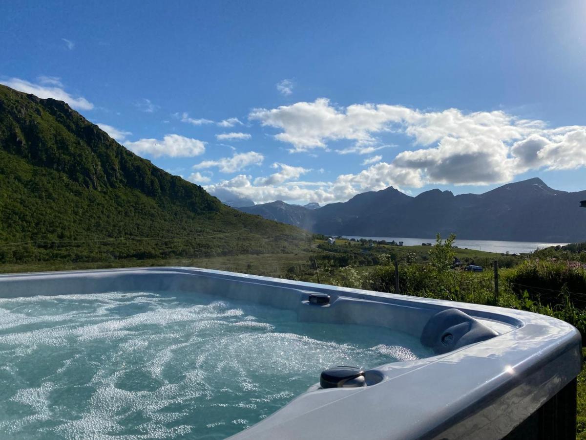 Villa Med Jacuzzi Og Nydelig Utsikt Gravdal  Luaran gambar