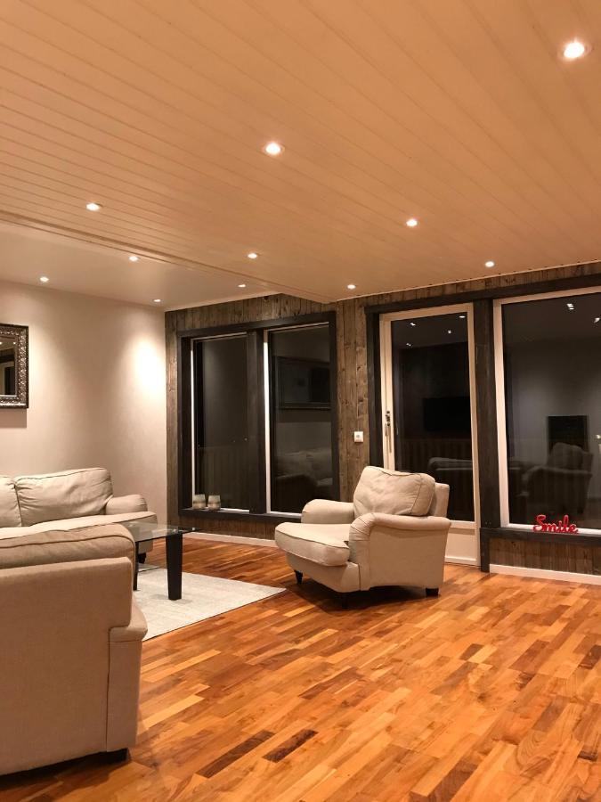 Villa Med Jacuzzi Og Nydelig Utsikt Gravdal  Luaran gambar