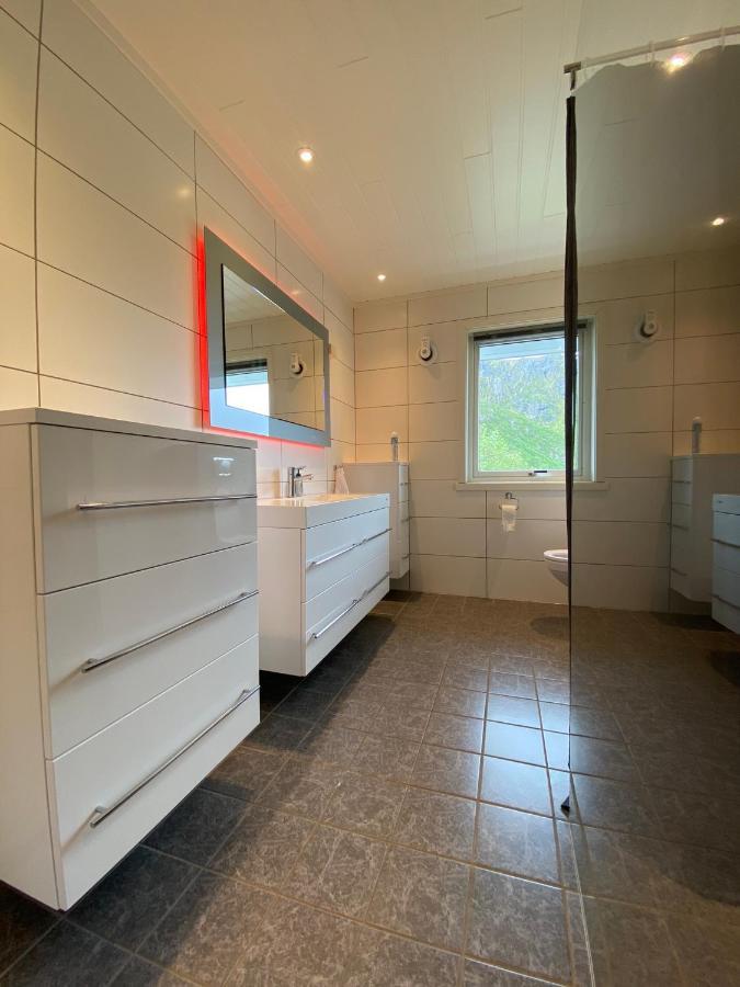 Villa Med Jacuzzi Og Nydelig Utsikt Gravdal  Luaran gambar